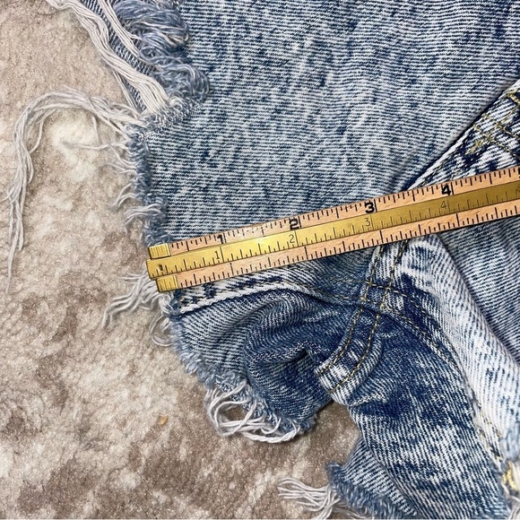 Pac Sun acid/stone washed high rise 5 pocket button up cutoff shorty shorts - Picture 3 of 7